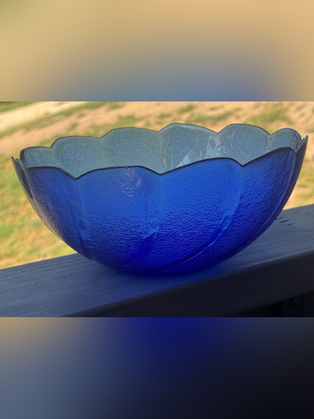 Vintage Cobalt Blue Scalloped Glass Bowl - Elegant Decorative Centerpiece